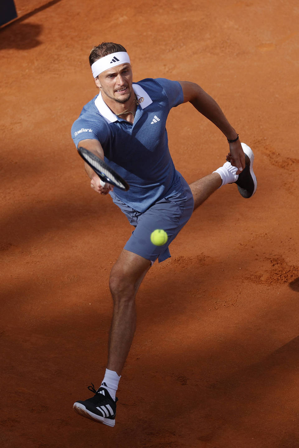 米兰体育官方网站-关于意大利网球队强势世界网球队，兹维列夫送出助攻的信息