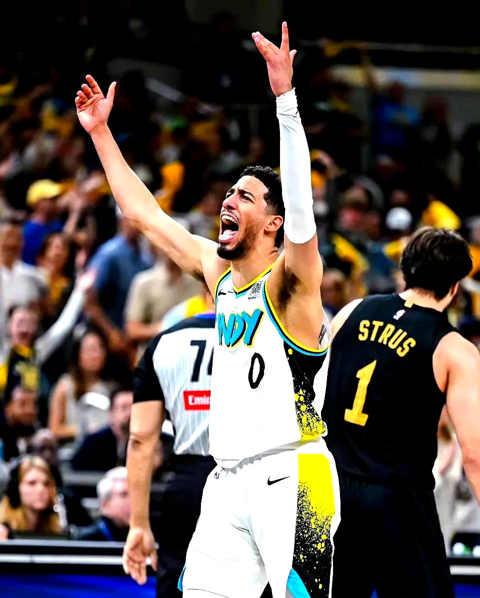 关于加拿大男篮险胜步行者，汉密尔顿完成帽子戏法的信息