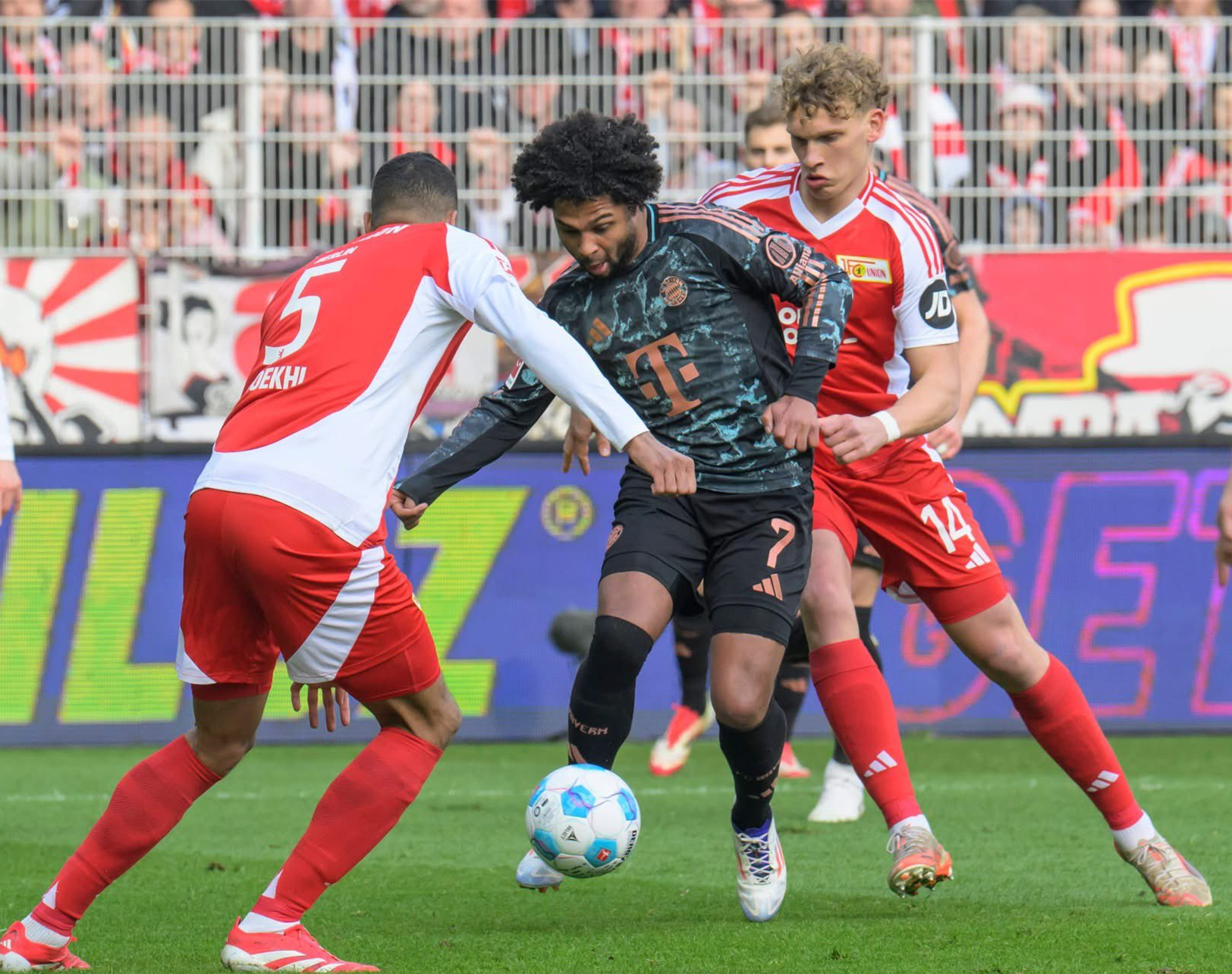 米兰体育app-拜仁慕尼黑客场获胜，爆冷击败对手的简单介绍