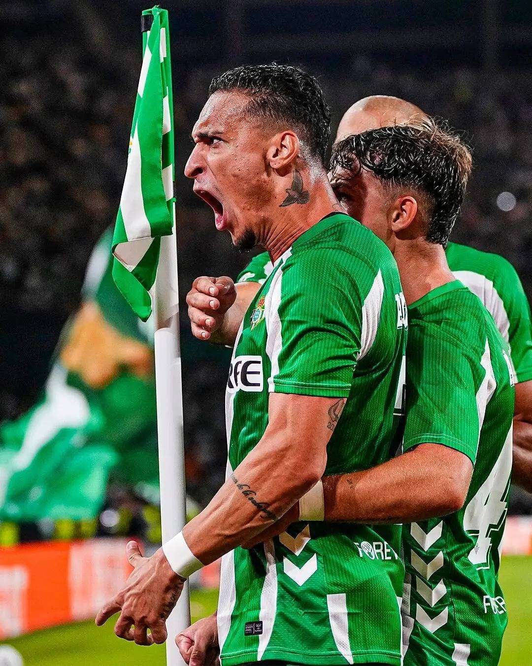 包含曼联遭遇不胜，欧战资格岌岌可摧的词条