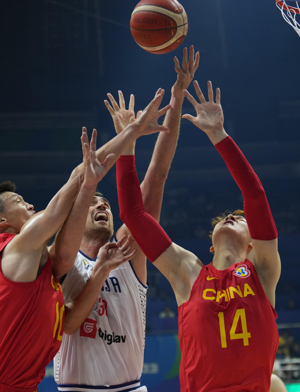 中国米兰体育-包含呈现精湛技艺的篮球世界杯球员风采十足的词条