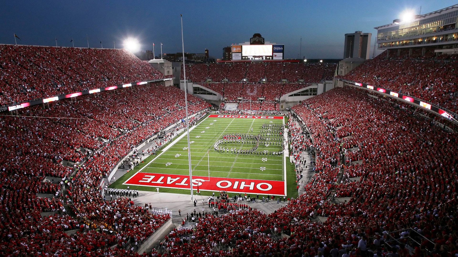 中国米兰体育-赛道与绿茵的奇妙共振，当F1街道赛战术照亮足球场